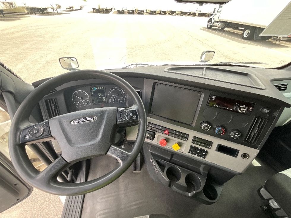 Sleeper Tractor-Heavy Duty Tractors-Freightliner-2020-T12664ST-Salt Lake City-UT-539,407\n\t\tmiles-$ 54,750 - Image 11