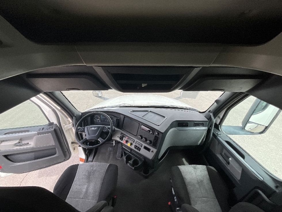 Sleeper Tractor-Heavy Duty Tractors-Freightliner-2020-T12664ST-Salt Lake City-UT-539,407\n\t\tmiles-$ 54,750 - Image 12