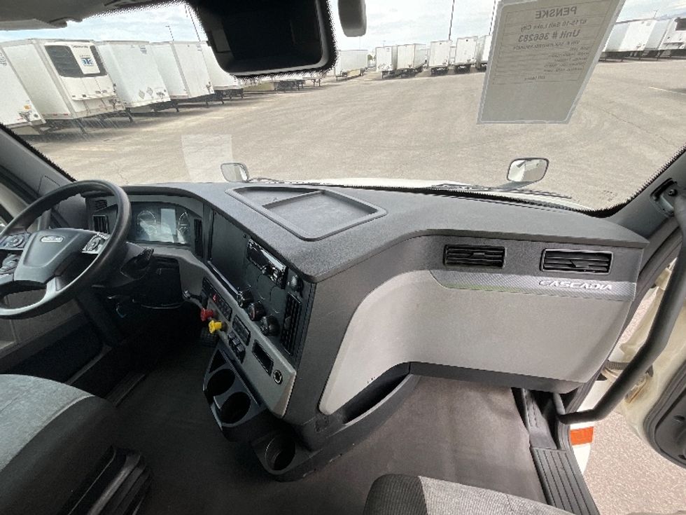 Sleeper Tractor-Heavy Duty Tractors-Freightliner-2020-T12664ST-Salt Lake City-UT-539,407\n\t\tmiles-$ 54,750 - Image 14