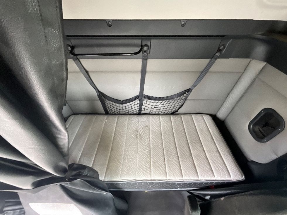 Sleeper Tractor-Heavy Duty Tractors-Freightliner-2020-T12664ST-Salt Lake City-UT-539,407\n\t\tmiles-$ 54,750 - Image 17