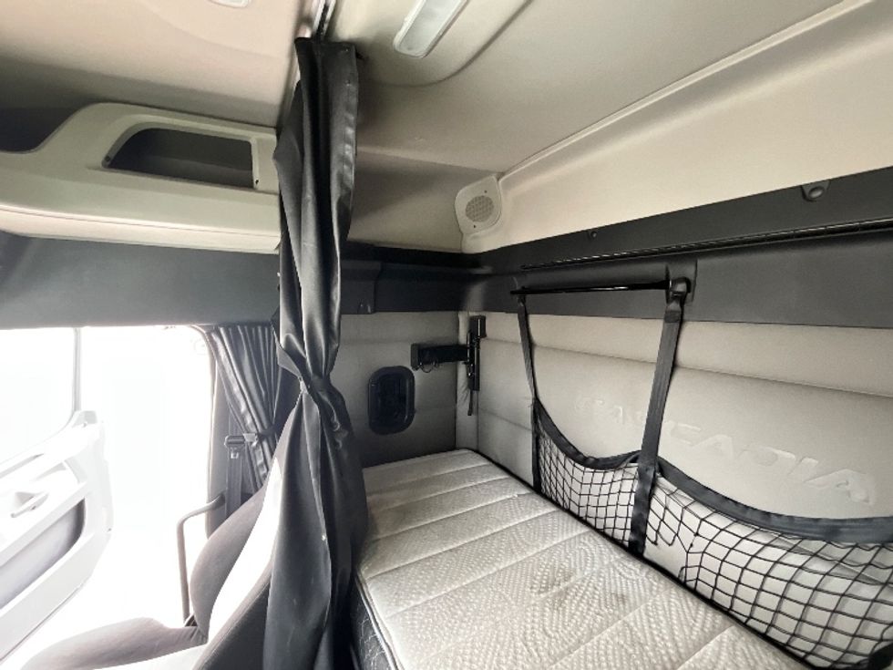 Sleeper Tractor-Heavy Duty Tractors-Freightliner-2020-T12664ST-Salt Lake City-UT-539,407\n\t\tmiles-$ 54,750 - Image 19