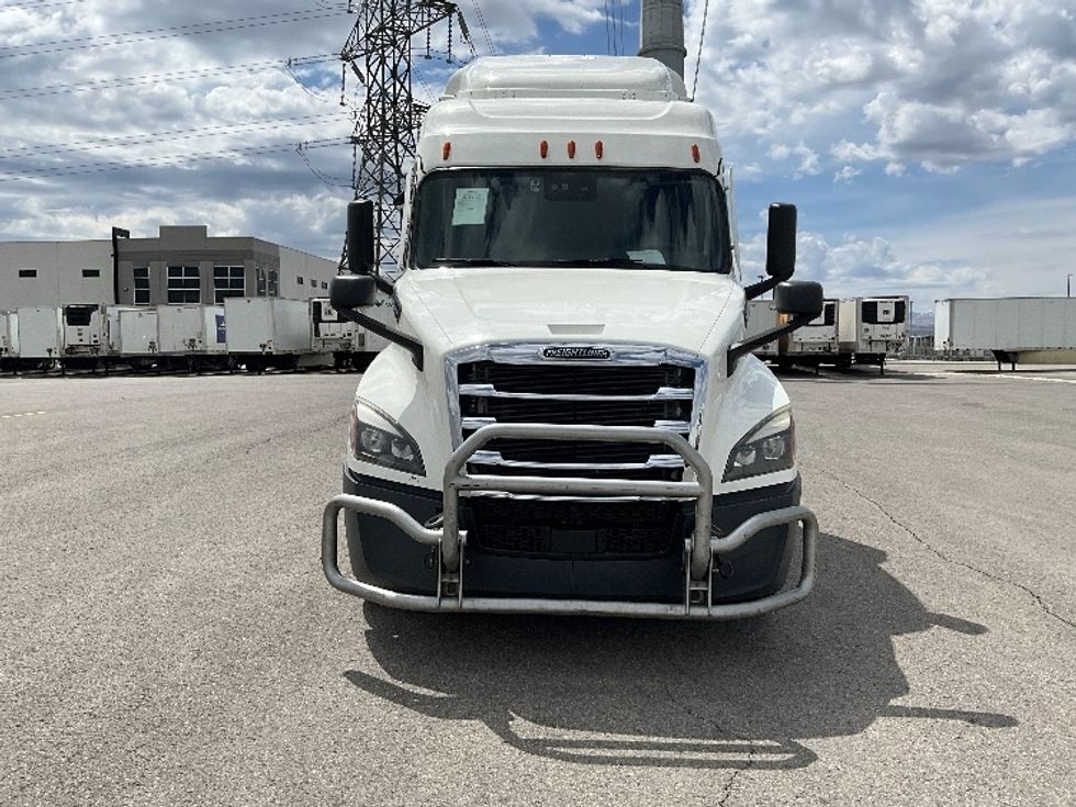 Sleeper Tractor-Heavy Duty Tractors-Freightliner-2020-T12664ST-Salt Lake City-UT-539,407\n\t\tmiles-$ 54,750 - Image 2