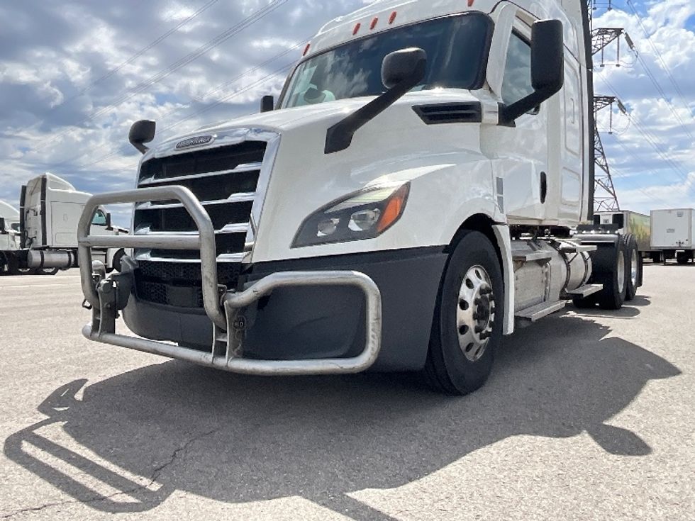 Sleeper Tractor-Heavy Duty Tractors-Freightliner-2020-T12664ST-Salt Lake City-UT-539,407\n\t\tmiles-$ 54,750 - Image 22