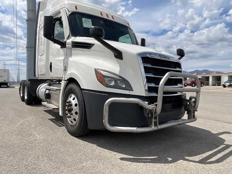 Sleeper Tractor-Heavy Duty Tractors-Freightliner-2020-T12664ST-Salt Lake City-UT-539,407\n\t\tmiles-$ 54,750 - Image 23