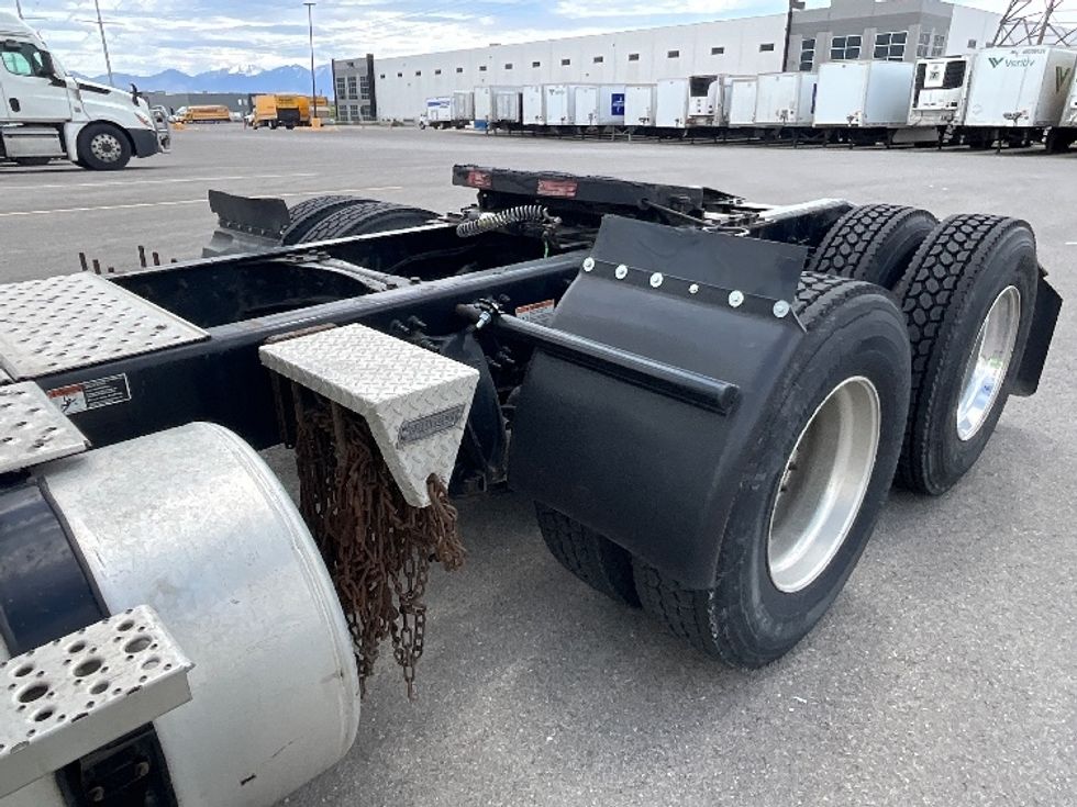 Sleeper Tractor-Heavy Duty Tractors-Freightliner-2020-T12664ST-Salt Lake City-UT-539,407\n\t\tmiles-$ 54,750 - Image 25