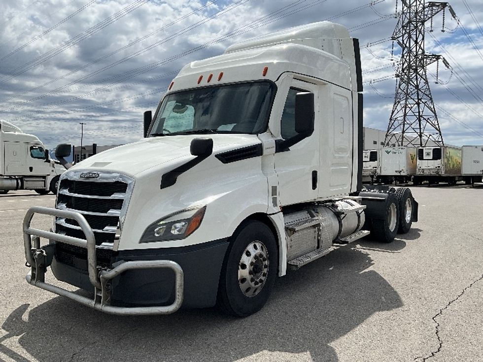 Sleeper Tractor-Heavy Duty Tractors-Freightliner-2020-T12664ST-Salt Lake City-UT-539,407\n\t\tmiles-$ 54,750 - Image 3