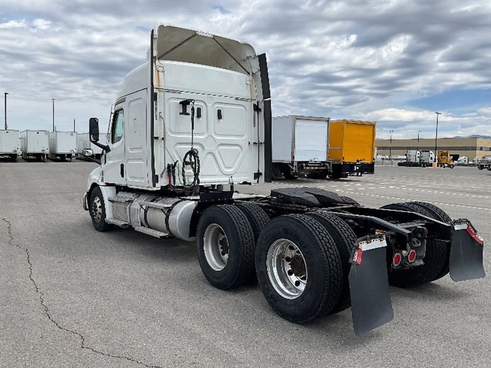 Sleeper Tractor-Heavy Duty Tractors-Freightliner-2020-T12664ST-Salt Lake City-UT-539,407\n\t\tmiles-$ 54,750 - Image 5