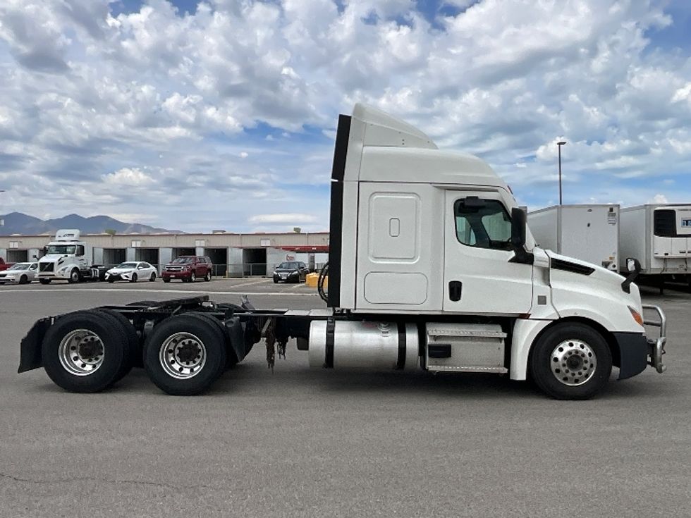 Sleeper Tractor-Heavy Duty Tractors-Freightliner-2020-T12664ST-Salt Lake City-UT-539,407\n\t\tmiles-$ 54,750 - Image 8