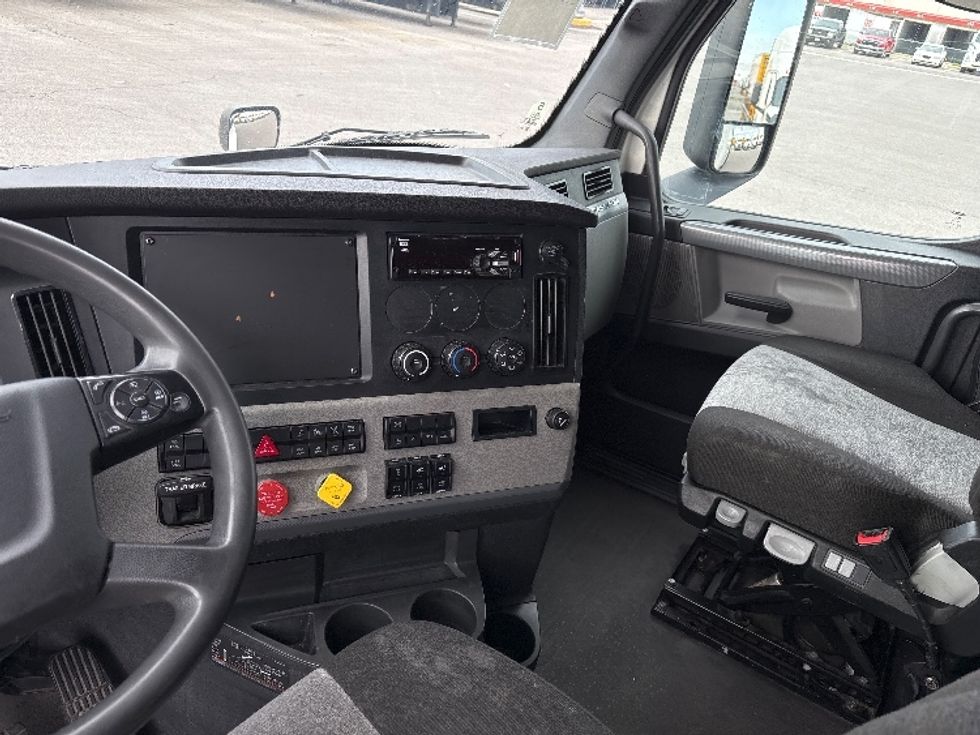 Sleeper Tractor-Heavy Duty Tractors-Freightliner-2020-T12664ST-Salt Lake City-UT-592,977\n\t\tmiles-$ 53,250 - Image 10