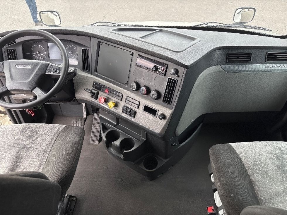 Sleeper Tractor-Heavy Duty Tractors-Freightliner-2020-T12664ST-Salt Lake City-UT-592,977\n\t\tmiles-$ 53,250 - Image 12