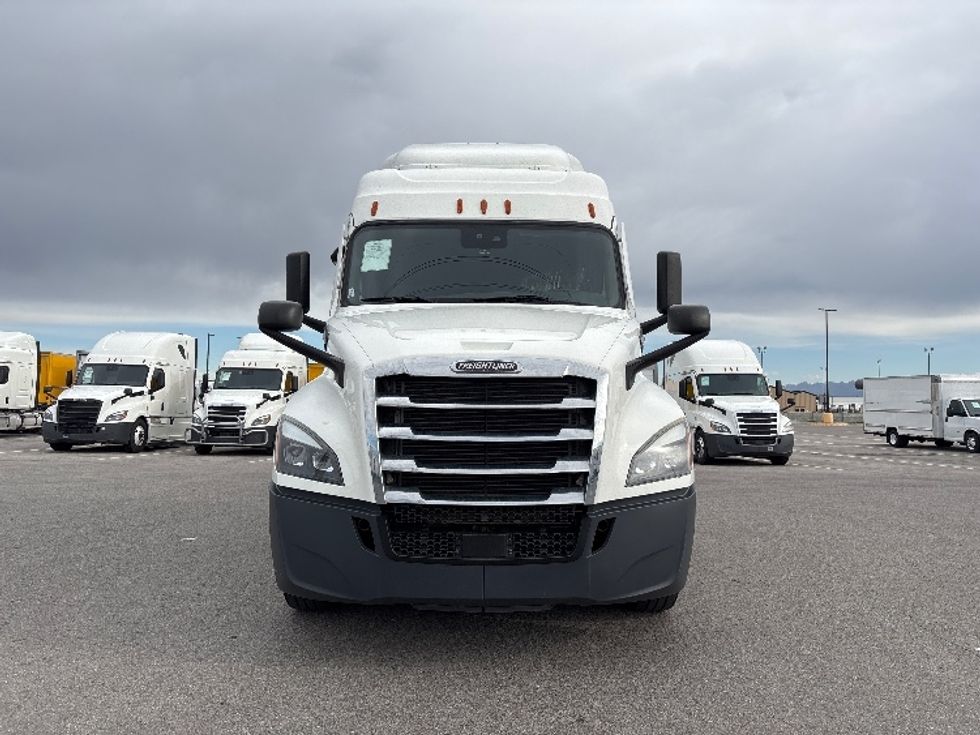 Sleeper Tractor-Heavy Duty Tractors-Freightliner-2020-T12664ST-Salt Lake City-UT-592,977\n\t\tmiles-$ 53,250 - Image 2