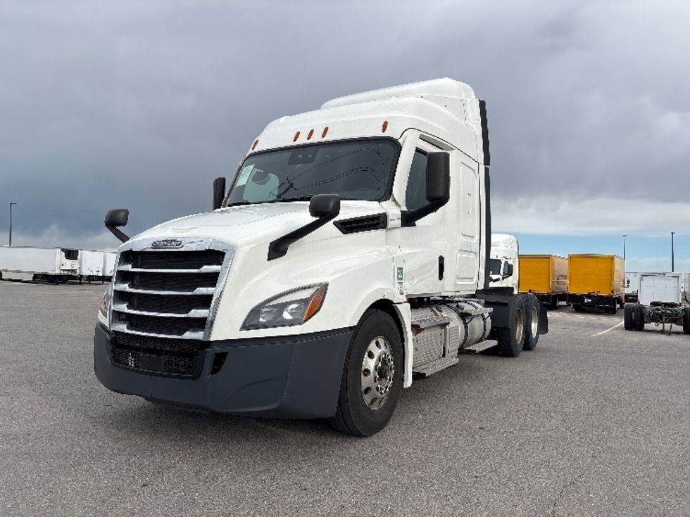 Sleeper Tractor-Heavy Duty Tractors-Freightliner-2020-T12664ST-Salt Lake City-UT-592,977\n\t\tmiles-$ 53,250 - Image 3