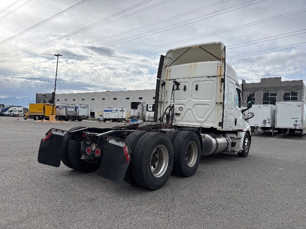 Sleeper Tractor-Heavy Duty Tractors-Freightliner-2020-T12664ST-Salt Lake City-UT-592,977\n\t\tmiles-$ 53,250 - Image 7