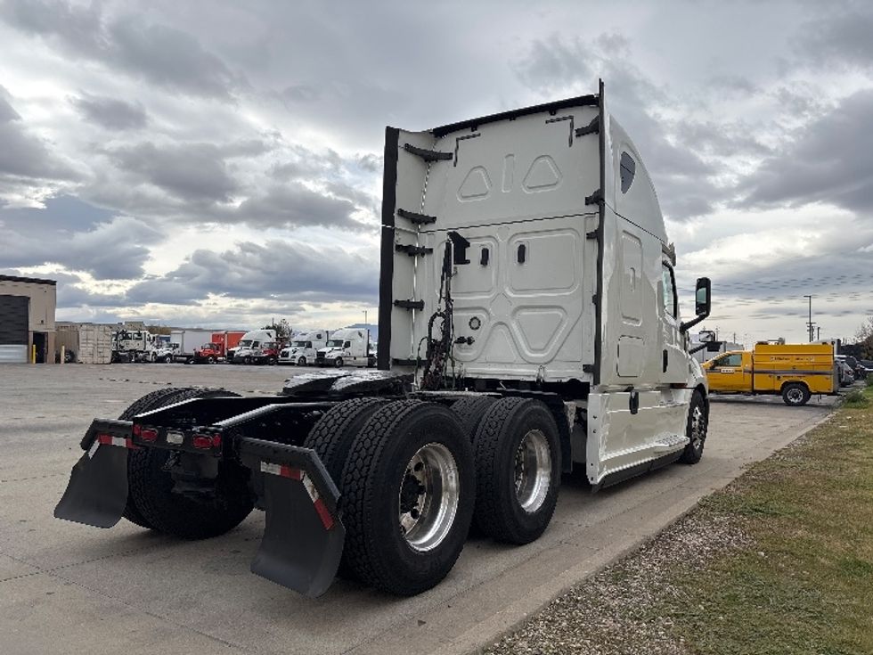 Sleeper Tractor-Heavy Duty Tractors-Freightliner-2020-T12664ST-Salt Lake City-UT-603,003\n\t\tmiles-$ 57,000 - Image 7
