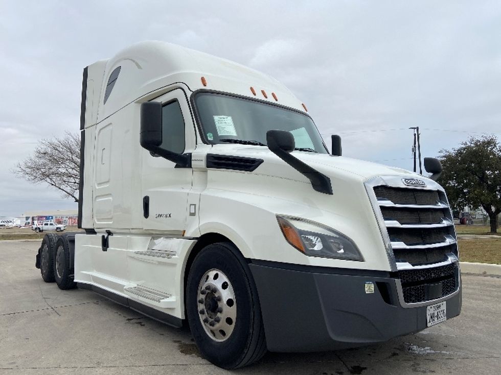 Sleeper Tractor-Heavy Duty Tractors-Freightliner-2020-T12664ST-San Antonio-TX-191,939\n\t\tmiles-$ 80,250 - Image 1