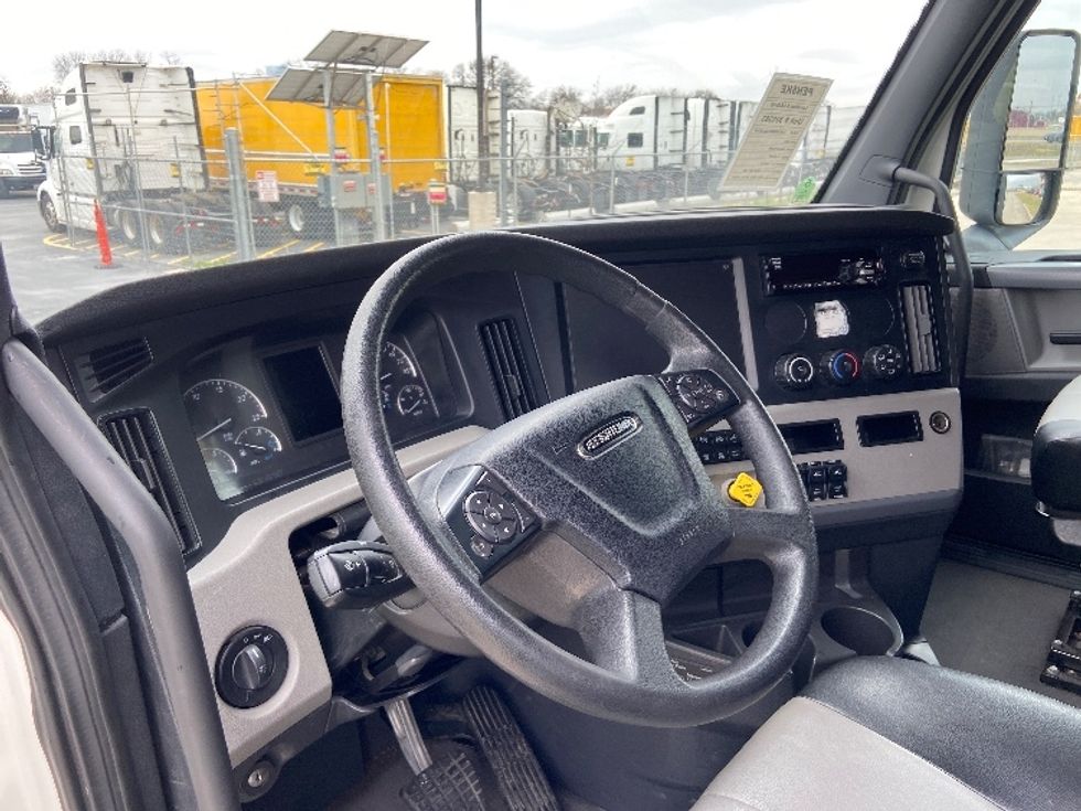 Sleeper Tractor-Heavy Duty Tractors-Freightliner-2020-T12664ST-San Antonio-TX-191,939\n\t\tmiles-$ 80,250 - Image 10