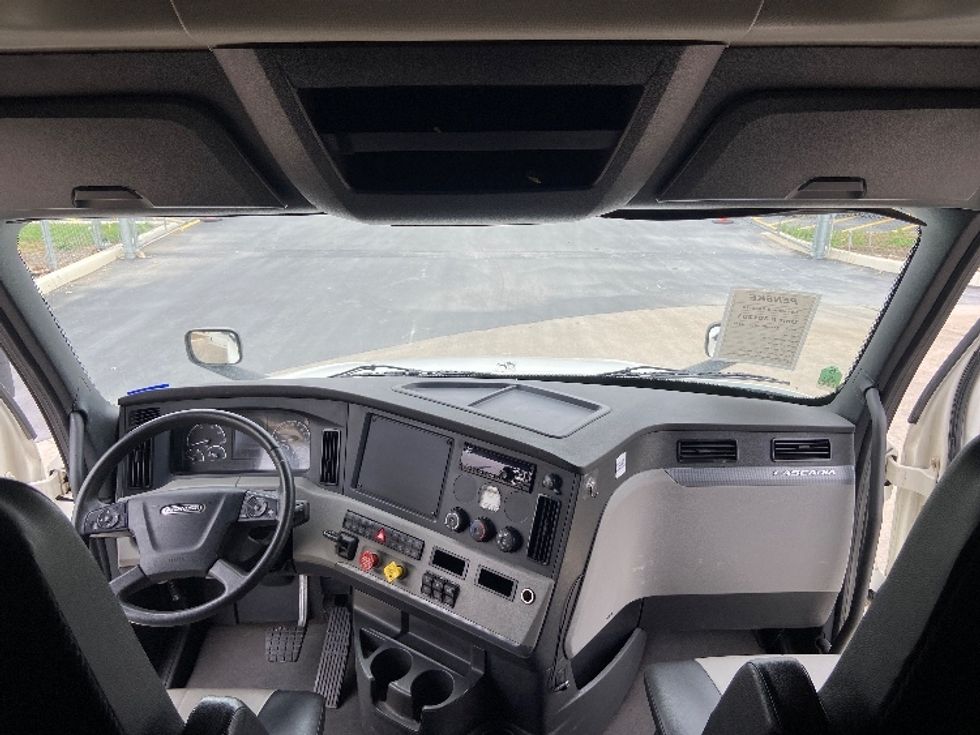 Sleeper Tractor-Heavy Duty Tractors-Freightliner-2020-T12664ST-San Antonio-TX-191,939\n\t\tmiles-$ 80,250 - Image 12