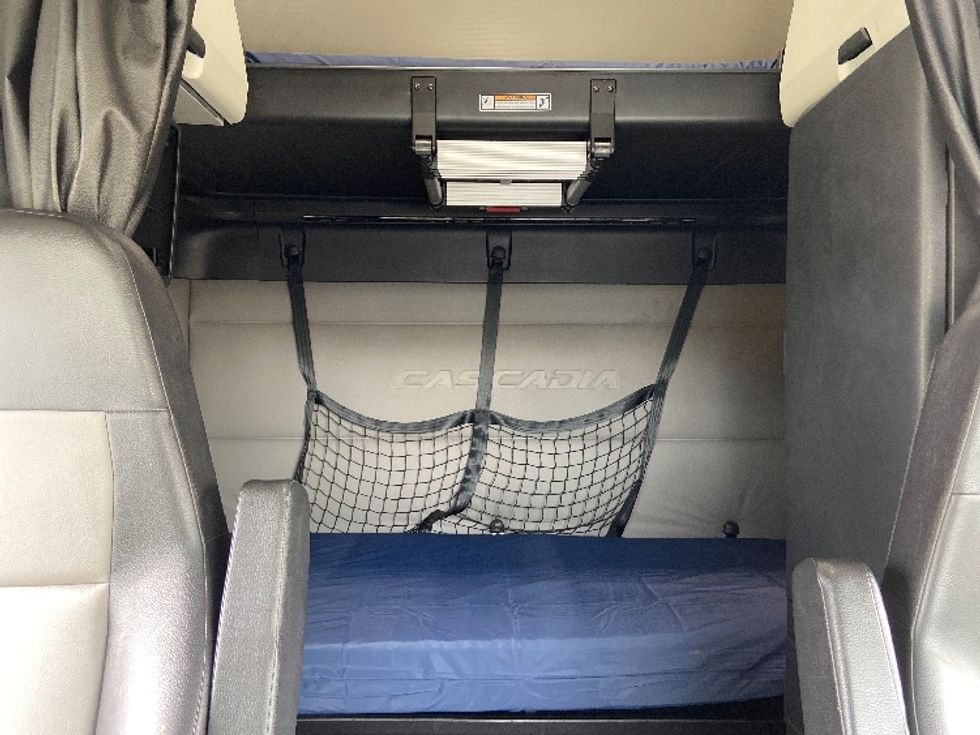 Sleeper Tractor-Heavy Duty Tractors-Freightliner-2020-T12664ST-San Antonio-TX-191,939\n\t\tmiles-$ 80,250 - Image 16