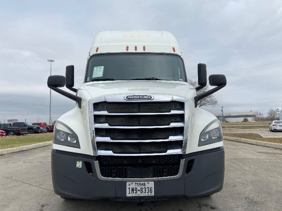 Sleeper Tractor-Heavy Duty Tractors-Freightliner-2020-T12664ST-San Antonio-TX-191,939\n\t\tmiles-$ 80,250 - Image 2