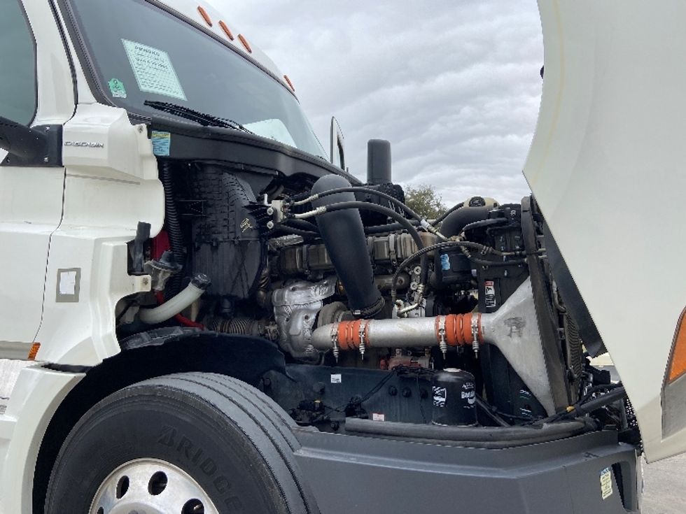 Sleeper Tractor-Heavy Duty Tractors-Freightliner-2020-T12664ST-San Antonio-TX-191,939\n\t\tmiles-$ 80,250 - Image 20