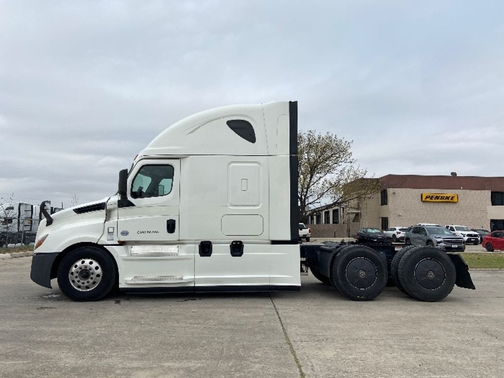 Sleeper Tractor-Heavy Duty Tractors-Freightliner-2020-T12664ST-San Antonio-TX-191,939\n\t\tmiles-$ 80,250 - Image 4