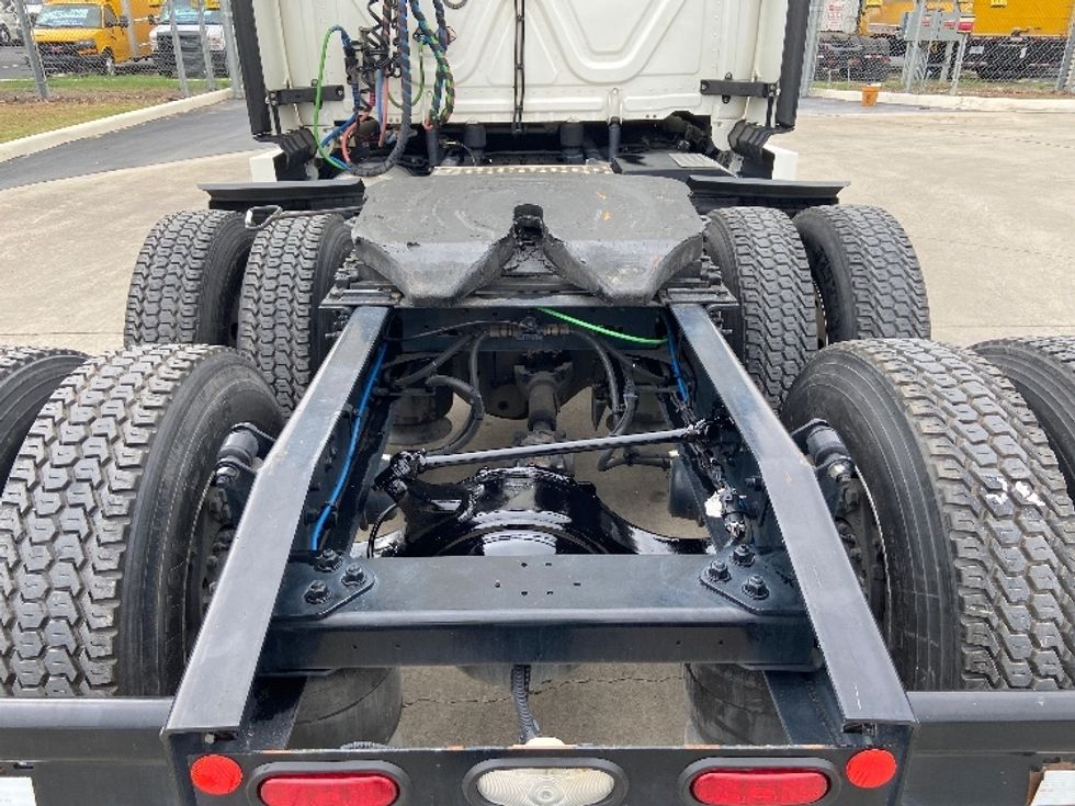 Sleeper Tractor-Heavy Duty Tractors-Freightliner-2020-T12664ST-San Antonio-TX-191,939\n\t\tmiles-$ 80,250 - Image 6