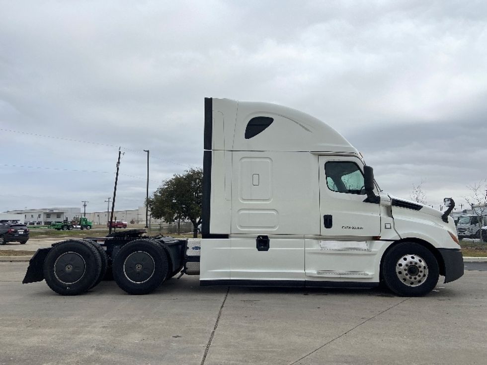 Sleeper Tractor-Heavy Duty Tractors-Freightliner-2020-T12664ST-San Antonio-TX-191,939\n\t\tmiles-$ 80,250 - Image 8
