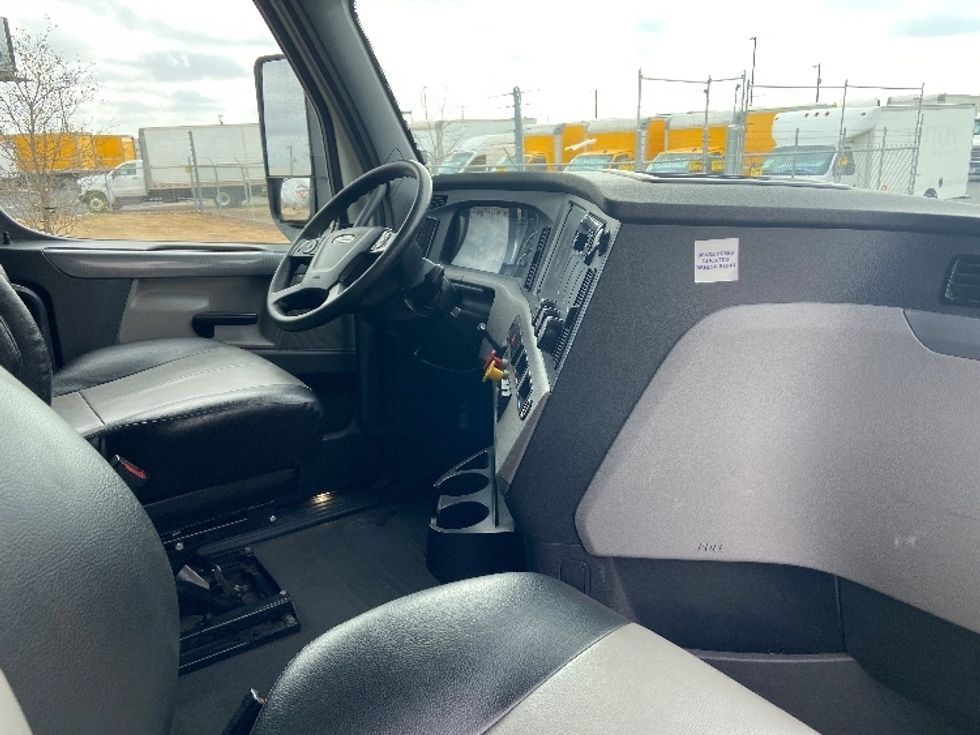 Sleeper Tractor-Heavy Duty Tractors-Freightliner-2020-T12664ST-San Antonio-TX-272,524\n\t\tmiles-$ 75,250 - Image 15