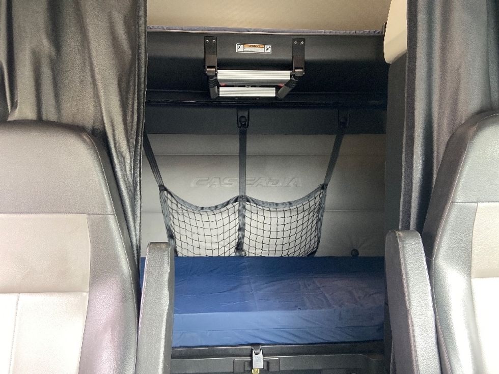 Sleeper Tractor-Heavy Duty Tractors-Freightliner-2020-T12664ST-San Antonio-TX-272,524\n\t\tmiles-$ 75,250 - Image 16