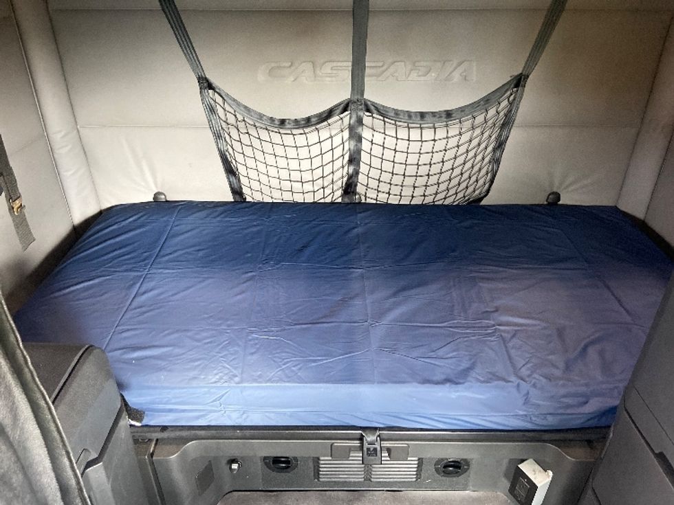 Sleeper Tractor-Heavy Duty Tractors-Freightliner-2020-T12664ST-San Antonio-TX-272,524\n\t\tmiles-$ 75,250 - Image 17