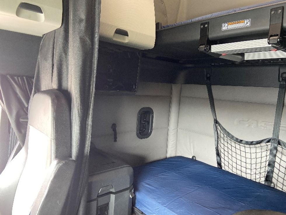 Sleeper Tractor-Heavy Duty Tractors-Freightliner-2020-T12664ST-San Antonio-TX-272,524\n\t\tmiles-$ 75,250 - Image 19