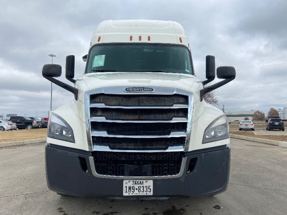 Sleeper Tractor-Heavy Duty Tractors-Freightliner-2020-T12664ST-San Antonio-TX-272,524\n\t\tmiles-$ 75,250 - Image 2