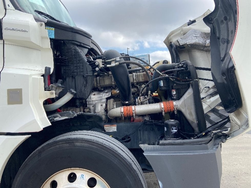 Sleeper Tractor-Heavy Duty Tractors-Freightliner-2020-T12664ST-San Antonio-TX-272,524\n\t\tmiles-$ 75,250 - Image 20