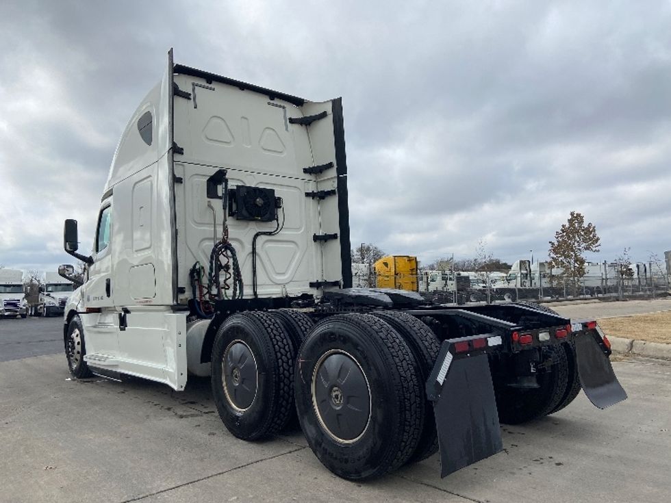 Sleeper Tractor-Heavy Duty Tractors-Freightliner-2020-T12664ST-San Antonio-TX-272,524\n\t\tmiles-$ 75,250 - Image 5