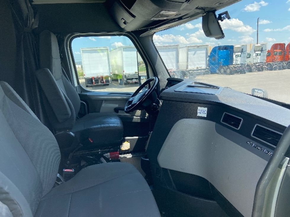 Sleeper Tractor-Heavy Duty Tractors-Freightliner-2020-T12664ST-San Antonio-TX-283,700\n\t\tmiles-$ 80,000 - Image 15