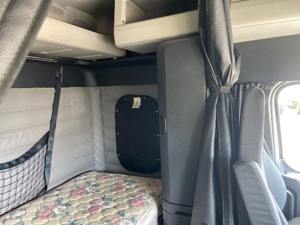 Sleeper Tractor-Heavy Duty Tractors-Freightliner-2020-T12664ST-San Antonio-TX-283,700\n\t\tmiles-$ 80,000 - Image 18