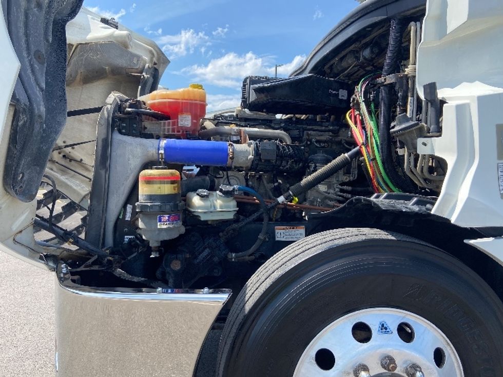 Sleeper Tractor-Heavy Duty Tractors-Freightliner-2020-T12664ST-San Antonio-TX-283,700\n\t\tmiles-$ 80,000 - Image 21