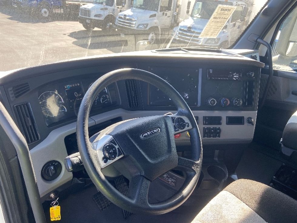 Sleeper Tractor-Heavy Duty Tractors-Freightliner-2020-T12664ST-San Antonio-TX-384,384\n\t\tmiles-$ 71,750 - Image 10