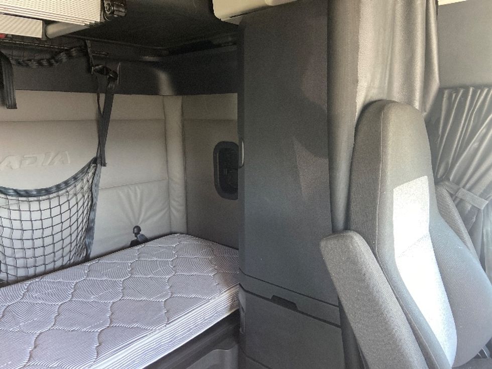 Sleeper Tractor-Heavy Duty Tractors-Freightliner-2020-T12664ST-San Antonio-TX-384,384\n\t\tmiles-$ 71,750 - Image 18