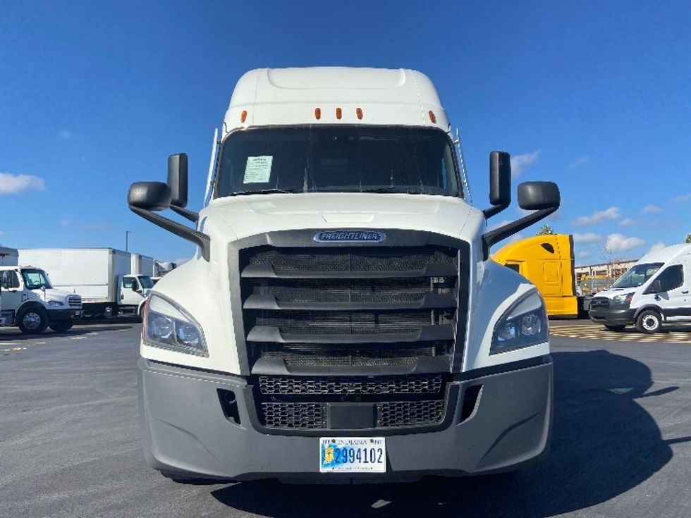 Sleeper Tractor-Heavy Duty Tractors-Freightliner-2020-T12664ST-San Antonio-TX-384,384\n\t\tmiles-$ 71,750 - Image 2