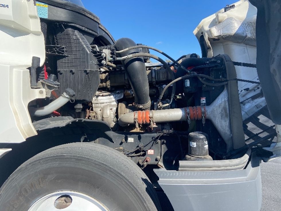 Sleeper Tractor-Heavy Duty Tractors-Freightliner-2020-T12664ST-San Antonio-TX-384,384\n\t\tmiles-$ 71,750 - Image 20