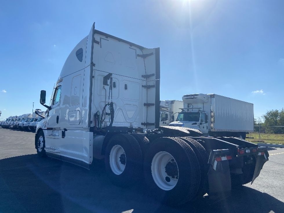 Sleeper Tractor-Heavy Duty Tractors-Freightliner-2020-T12664ST-San Antonio-TX-384,384\n\t\tmiles-$ 71,750 - Image 5