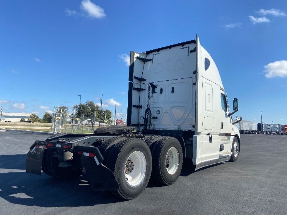 Sleeper Tractor-Heavy Duty Tractors-Freightliner-2020-T12664ST-San Antonio-TX-384,384\n\t\tmiles-$ 71,750 - Image 7