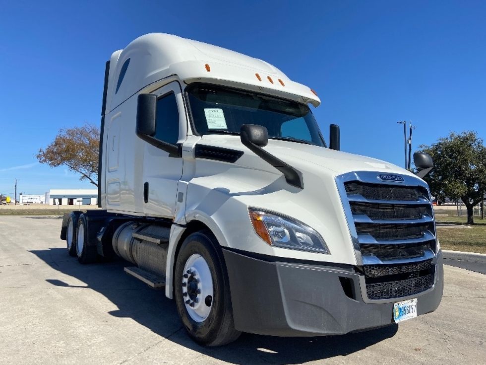 Sleeper Tractor-Heavy Duty Tractors-Freightliner-2020-T12664ST-San Antonio-TX-398,249\n\t\tmiles-$ 63,500 - Image 1