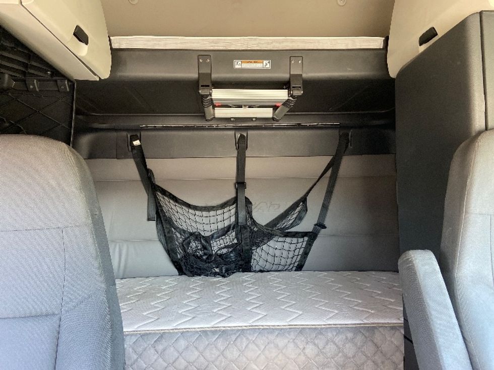 Sleeper Tractor-Heavy Duty Tractors-Freightliner-2020-T12664ST-San Antonio-TX-398,249\n\t\tmiles-$ 63,500 - Image 16