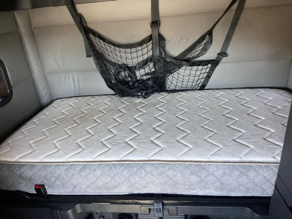 Sleeper Tractor-Heavy Duty Tractors-Freightliner-2020-T12664ST-San Antonio-TX-398,249\n\t\tmiles-$ 63,500 - Image 17