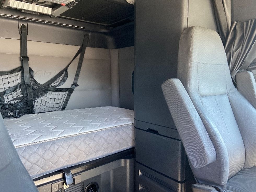 Sleeper Tractor-Heavy Duty Tractors-Freightliner-2020-T12664ST-San Antonio-TX-398,249\n\t\tmiles-$ 63,500 - Image 18