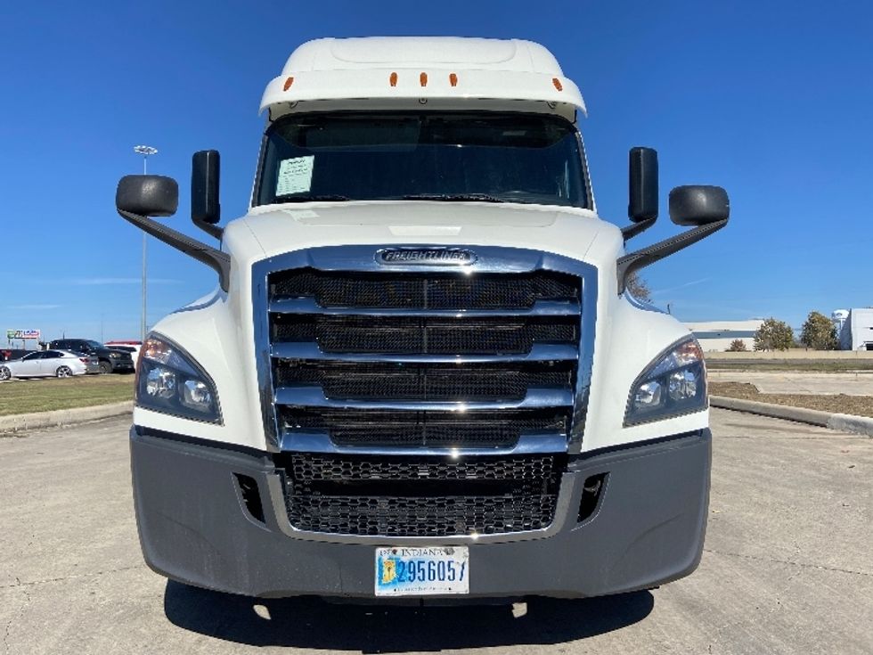 Sleeper Tractor-Heavy Duty Tractors-Freightliner-2020-T12664ST-San Antonio-TX-398,249\n\t\tmiles-$ 63,500 - Image 2
