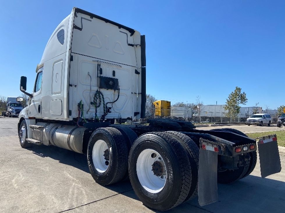 Sleeper Tractor-Heavy Duty Tractors-Freightliner-2020-T12664ST-San Antonio-TX-398,249\n\t\tmiles-$ 63,500 - Image 5