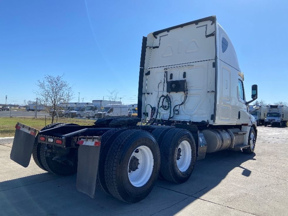 Sleeper Tractor-Heavy Duty Tractors-Freightliner-2020-T12664ST-San Antonio-TX-398,249\n\t\tmiles-$ 63,500 - Image 7